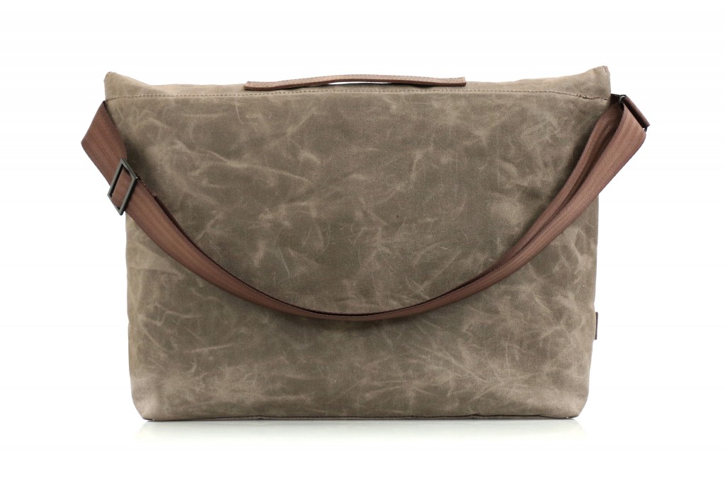 WaterField Introduces Vitesse Messenger for Work and Play - Fashion ...