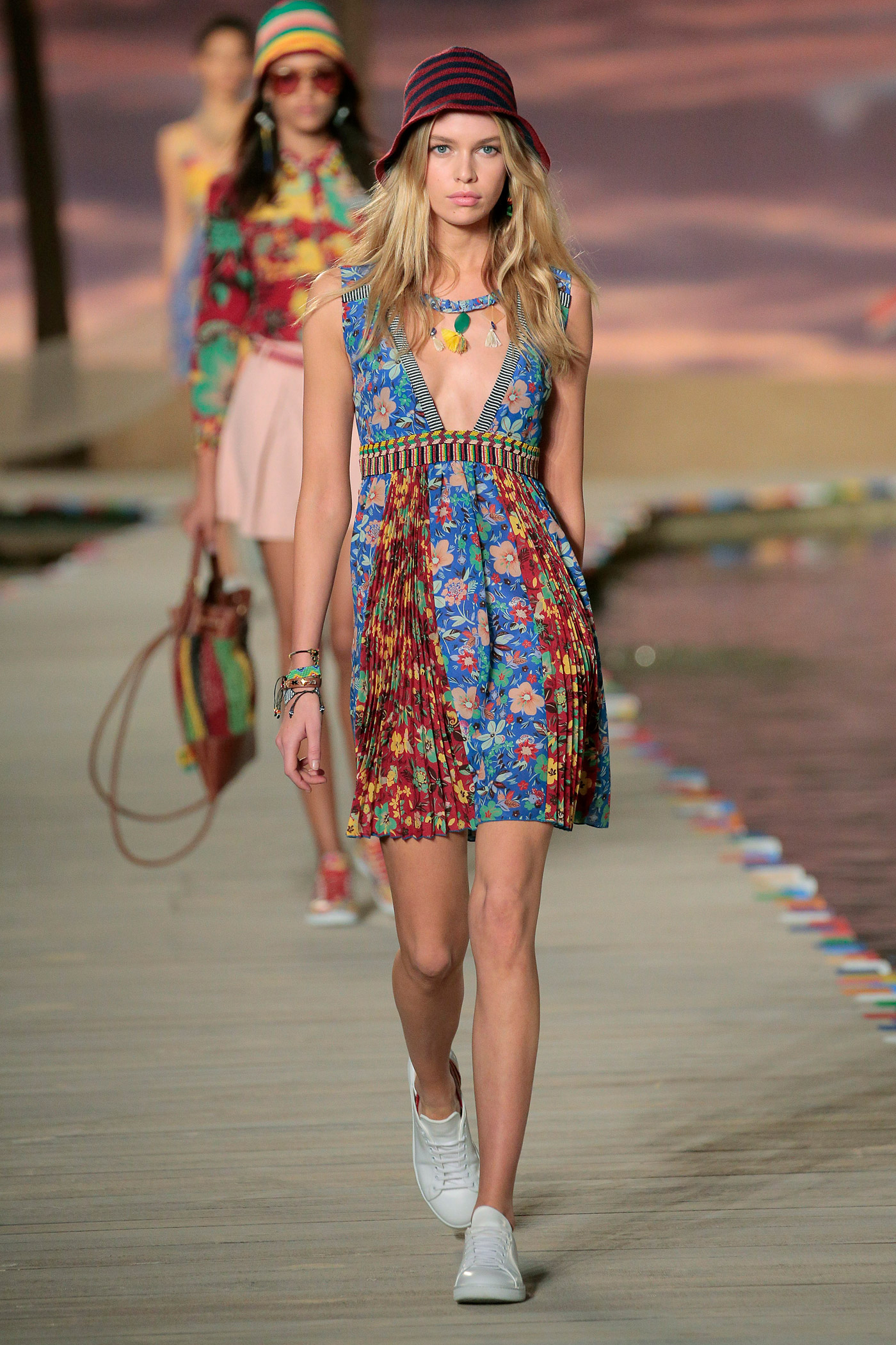 Tommy Hilfiger Spring 2016 Collection 