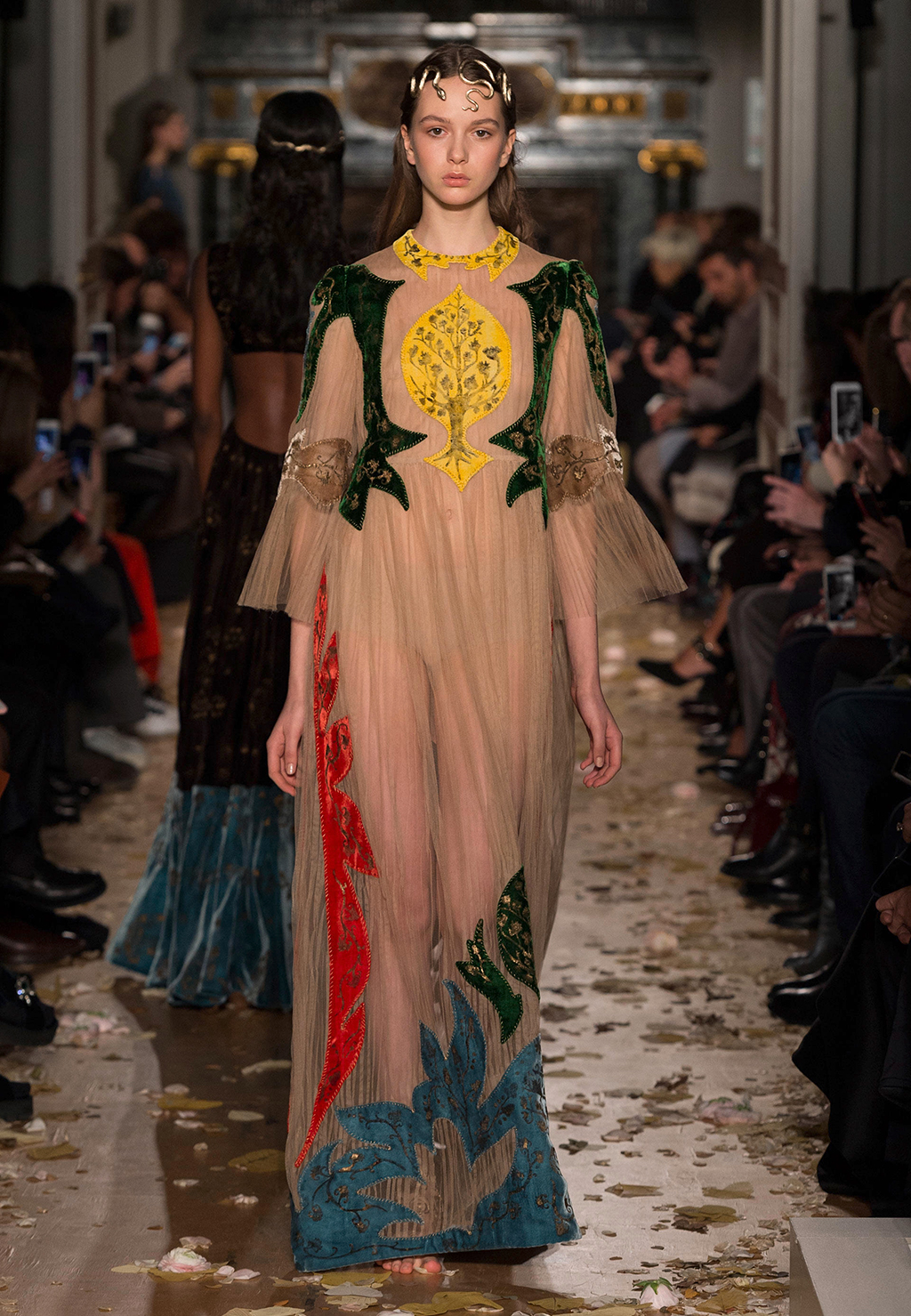 Valentino Spring/Summer 2020 Runway Le Blanc Collection - Rouge Closet