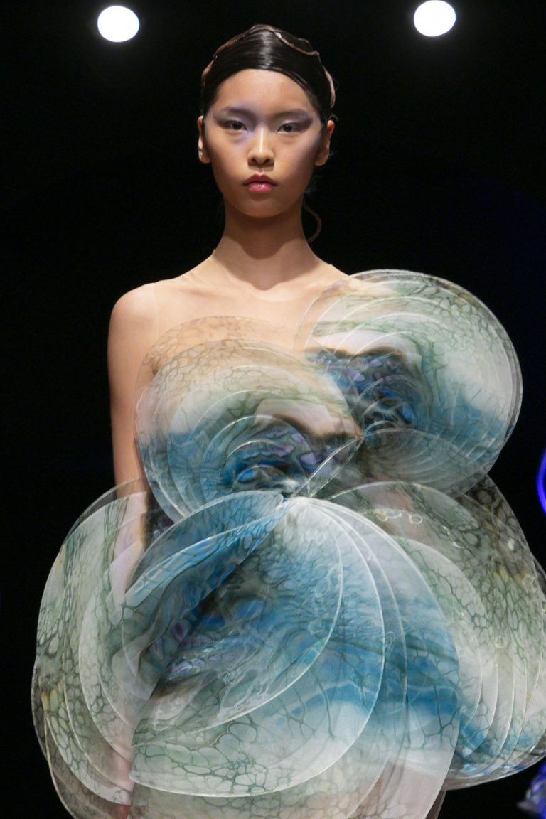 Iris van Herpen Spring/Summer 2020 Couture Collection: Sensory Seas ...