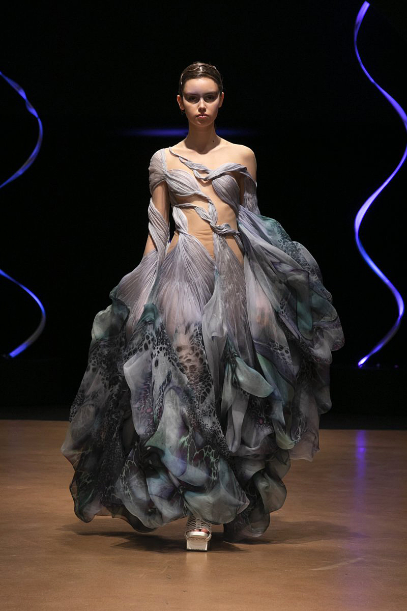 Iris van Herpen Spring/Summer 2020 Couture Collection: Sensory Seas ...