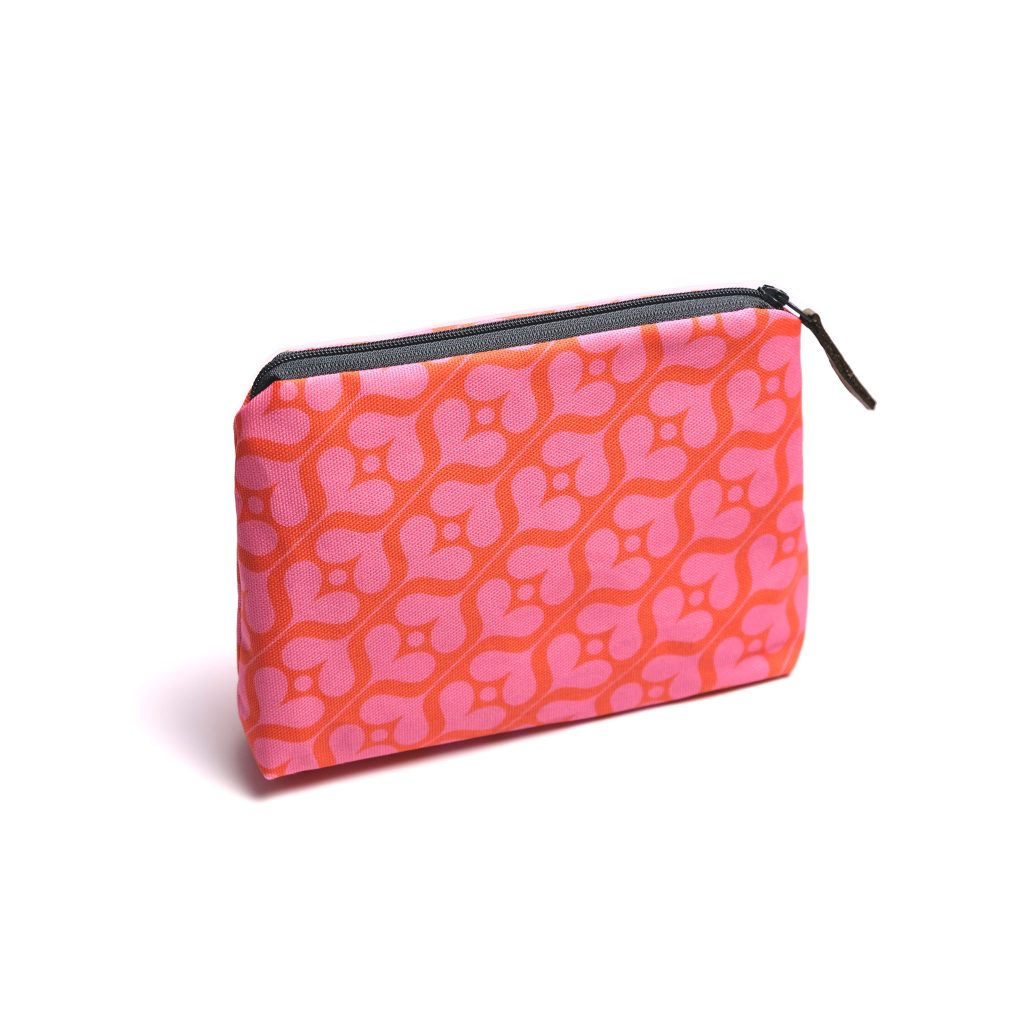 Storigraphic's 'Sweetpea' — Larger Zipped Pouch (Travel/Cosmetics)

'Sweetpea' zipped and gusseted travel or cosmetic bag. Perfect for travel, cosmetics or a bumper collection of pens and pencils.