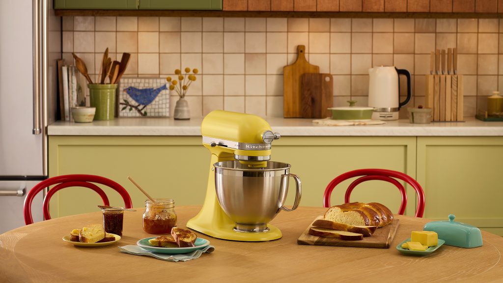 KitchenAid® Artisan® Series 5 Quart Tilt-Head Stand Mixer in Butter -KSM195PSBT.