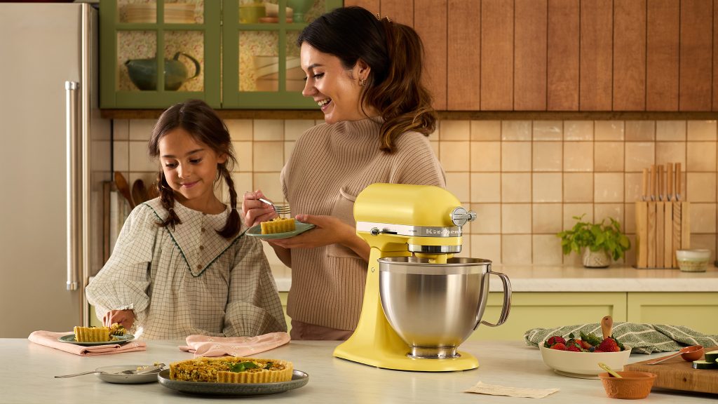 KitchenAid® Artisan® Series 5 Quart Tilt-Head Stand Mixer in Butter -KSM195PSBT.