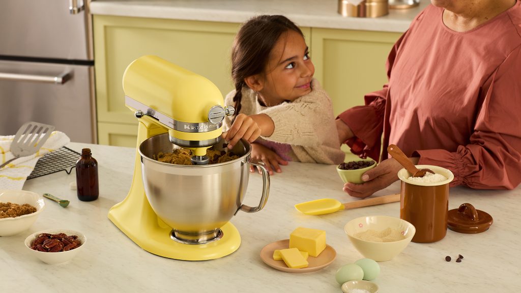 KitchenAid® Artisan® Series 5 Quart Tilt-Head Stand Mixer in Butter -KSM195PSBT.